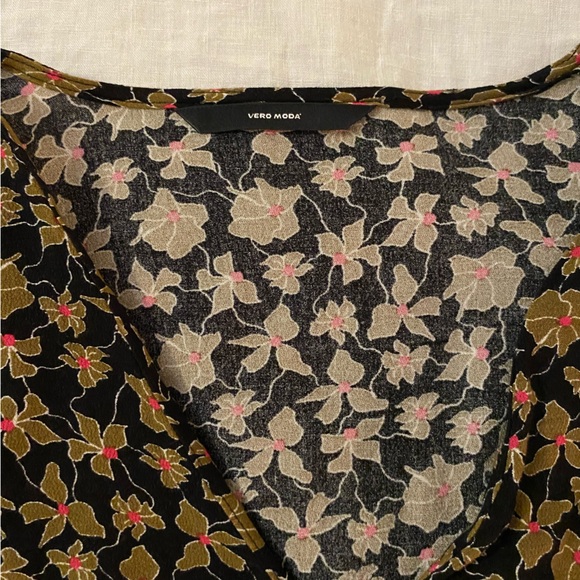 ASOS Vera Moda Gathered Top, Size L - Picture 2 of 6